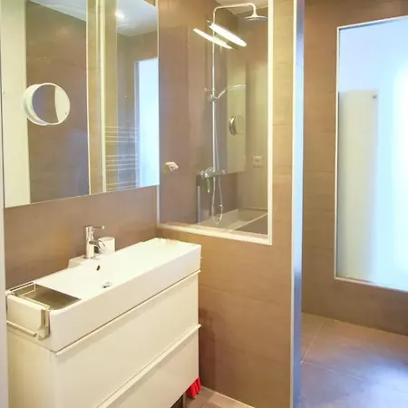 Beautiful And Bright Apartment Near Eiffel Tower * Paříž
